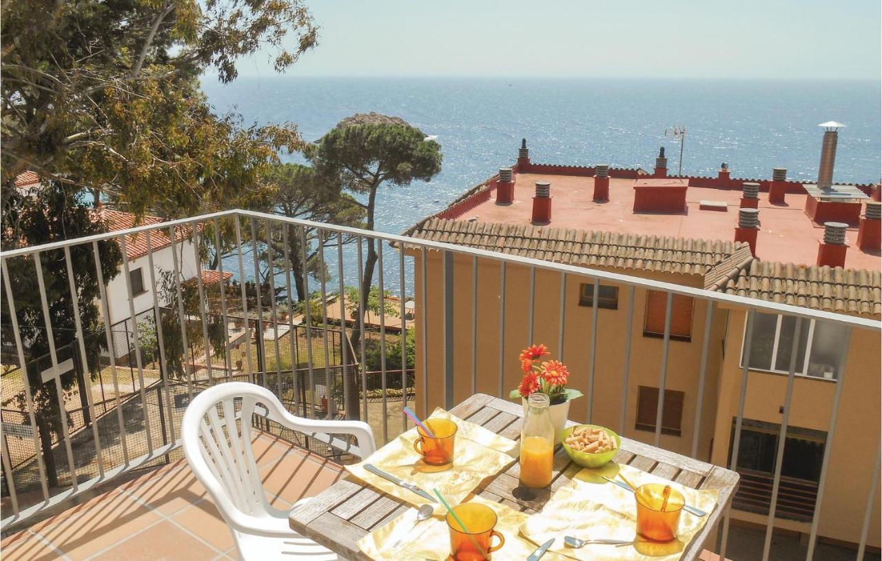 2 Bedroom Amazing Apartment In Tossa De Mar Exterior foto