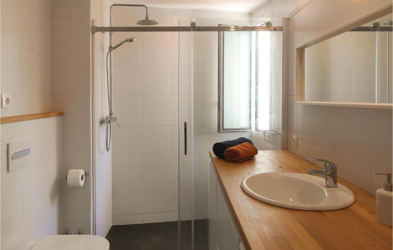 2 Bedroom Amazing Apartment In Tossa De Mar Exterior foto